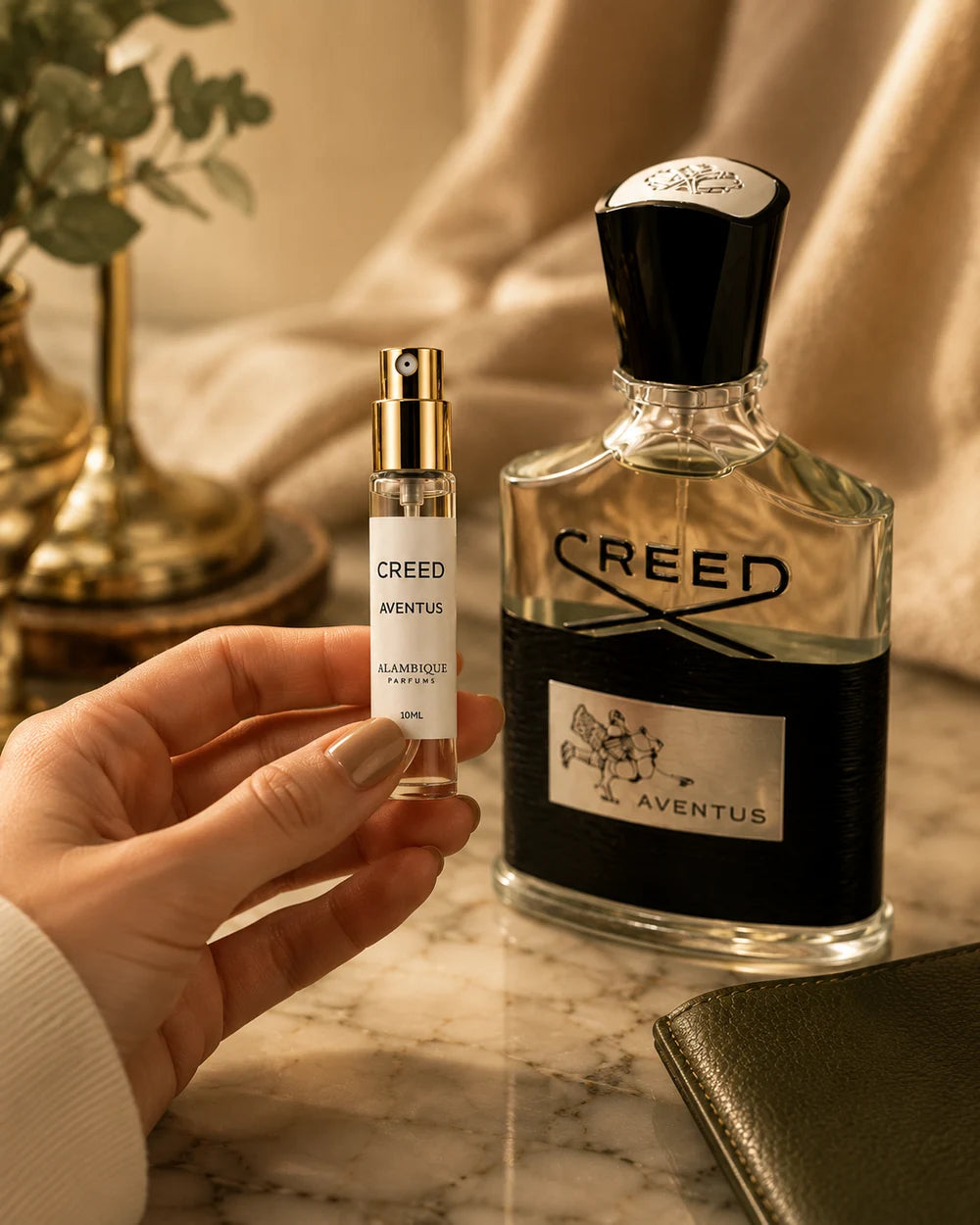 Decant de Creed Aventus de 10 ml en la mano