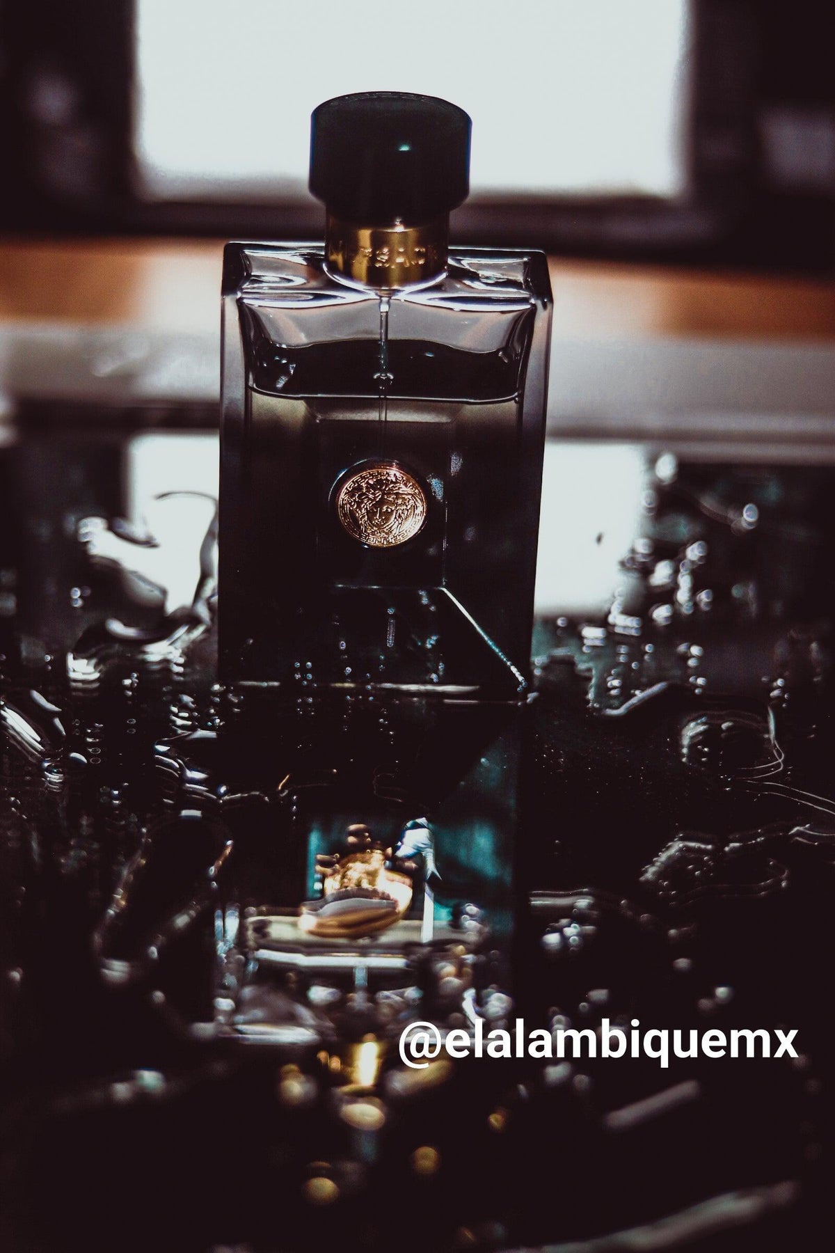 Versace- Man Oud Noir