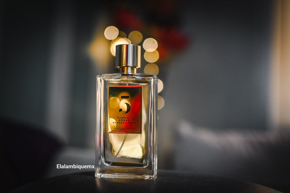 Rosendo Mateu- N°5 Floral Amber and Sensual Musk