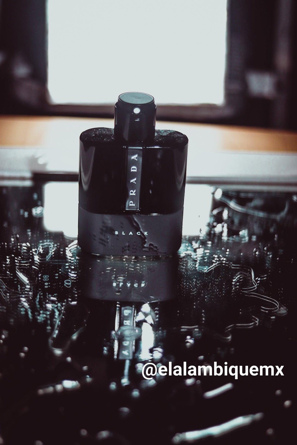 Prada- Luna Rossa Black